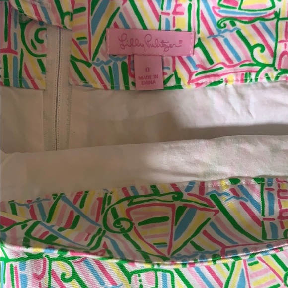 Lilly Pulitzer Colorfully Patterned Ruffle Skorts - Picture 7 of 8